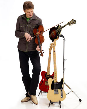 Foto Helmut Mittergger mit Instrumenten